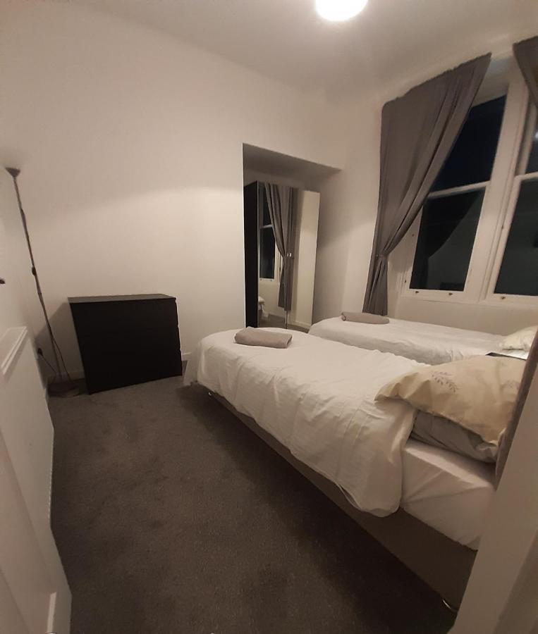 Carvetii - Edward House A - 2 Dbl Bed 1St Floor Flat Apartment Дънфърмлин Екстериор снимка